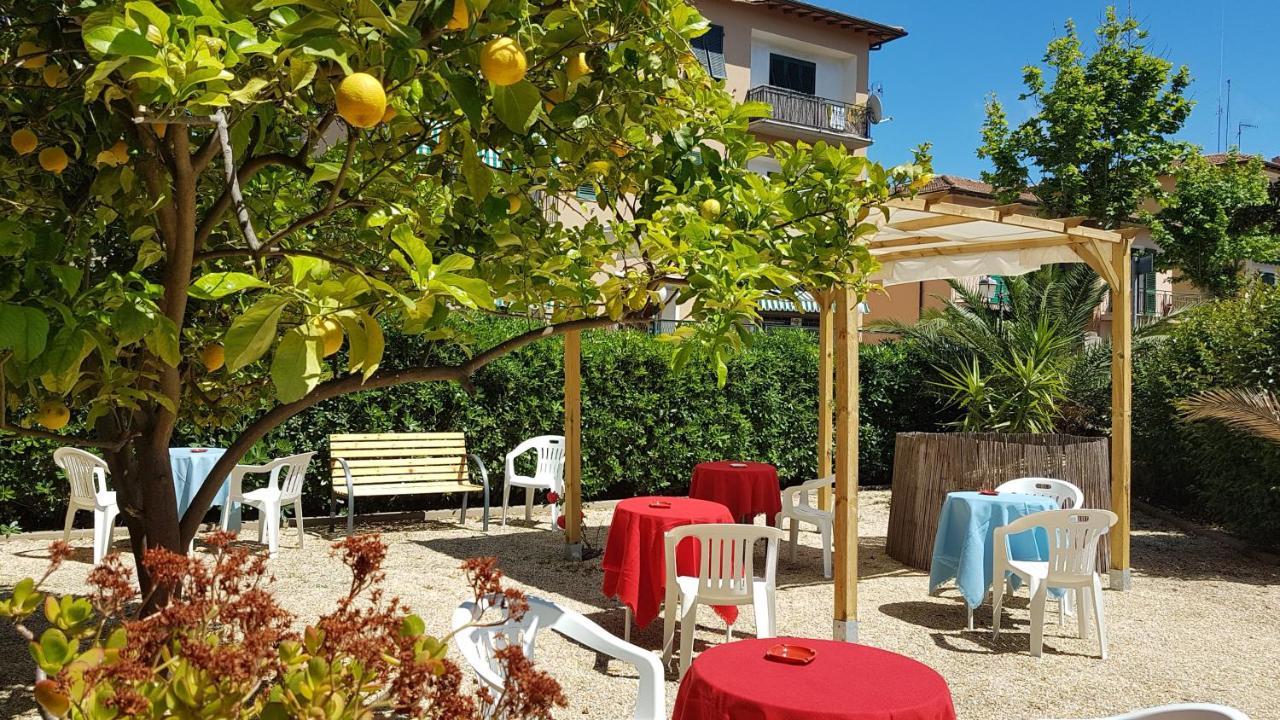 Hotel Villa Italia Porto Azzurro Kültér fotó